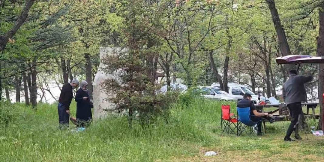 Yeşil ve maviyi buluşturan doğal cennet! Aileler ve fotoğrafçılar akın ediyor 2